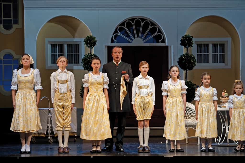 Cast of Sound of Music in Salzburg