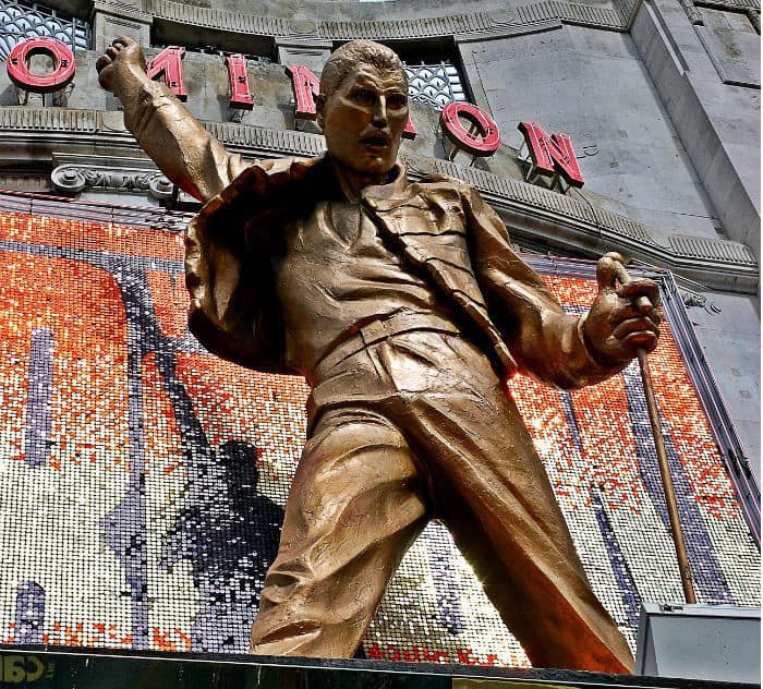 freddie mercury statue on top of the dominion theatre in london