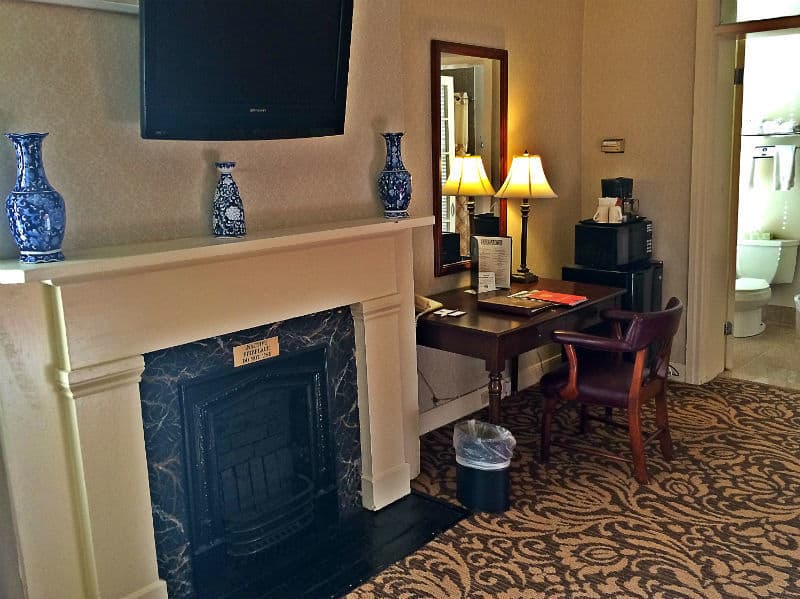 hotel-fireplace-richmond-virginia-jake-wright