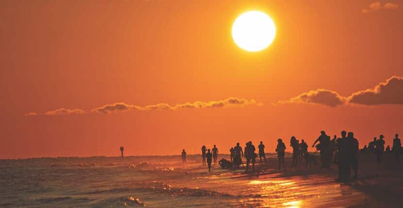 Sunset-at-the-beach-on-Siesta-Key-Sarasota-Florida-USA