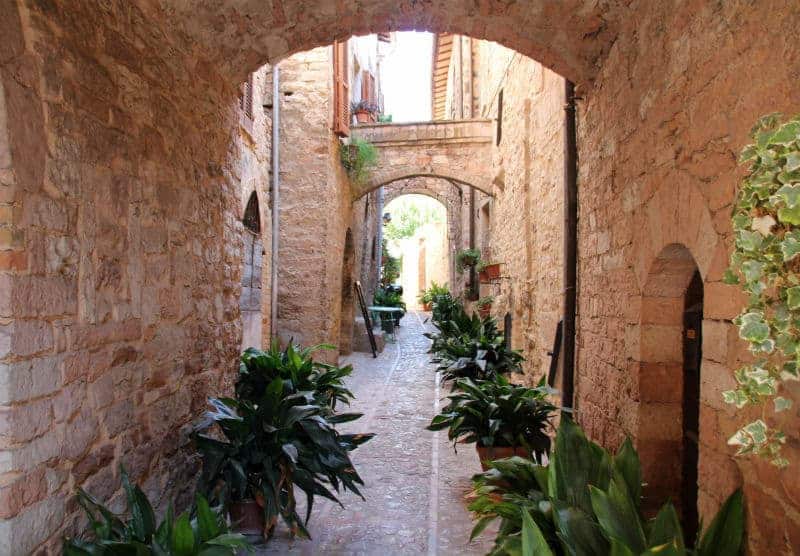 spello italy alleyway