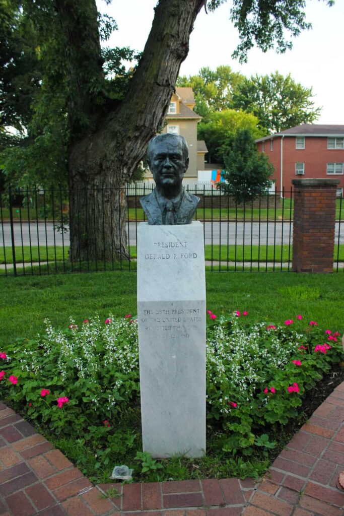 Gerald Ford statue in omaha