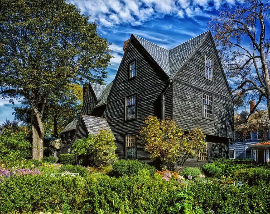 house-of-seven-gables-404200_1280house-of-seven-gables-404200_1280