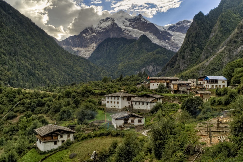 white-concrete-houses-1531660