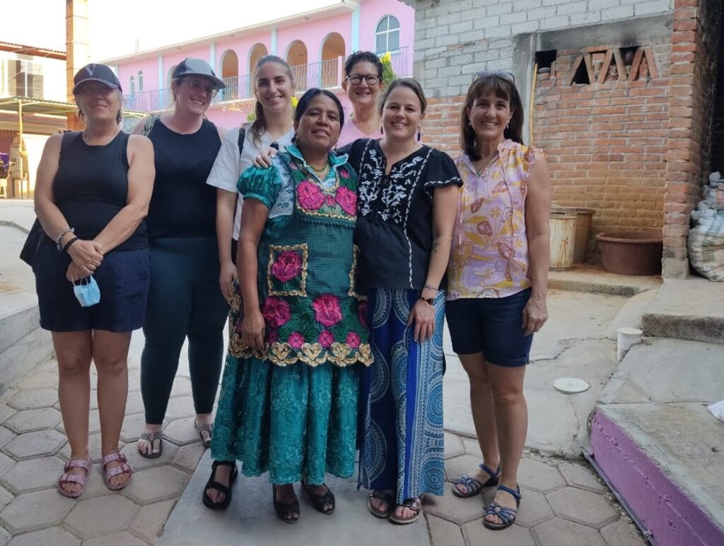 Mujeres baro rojo oaxaca group