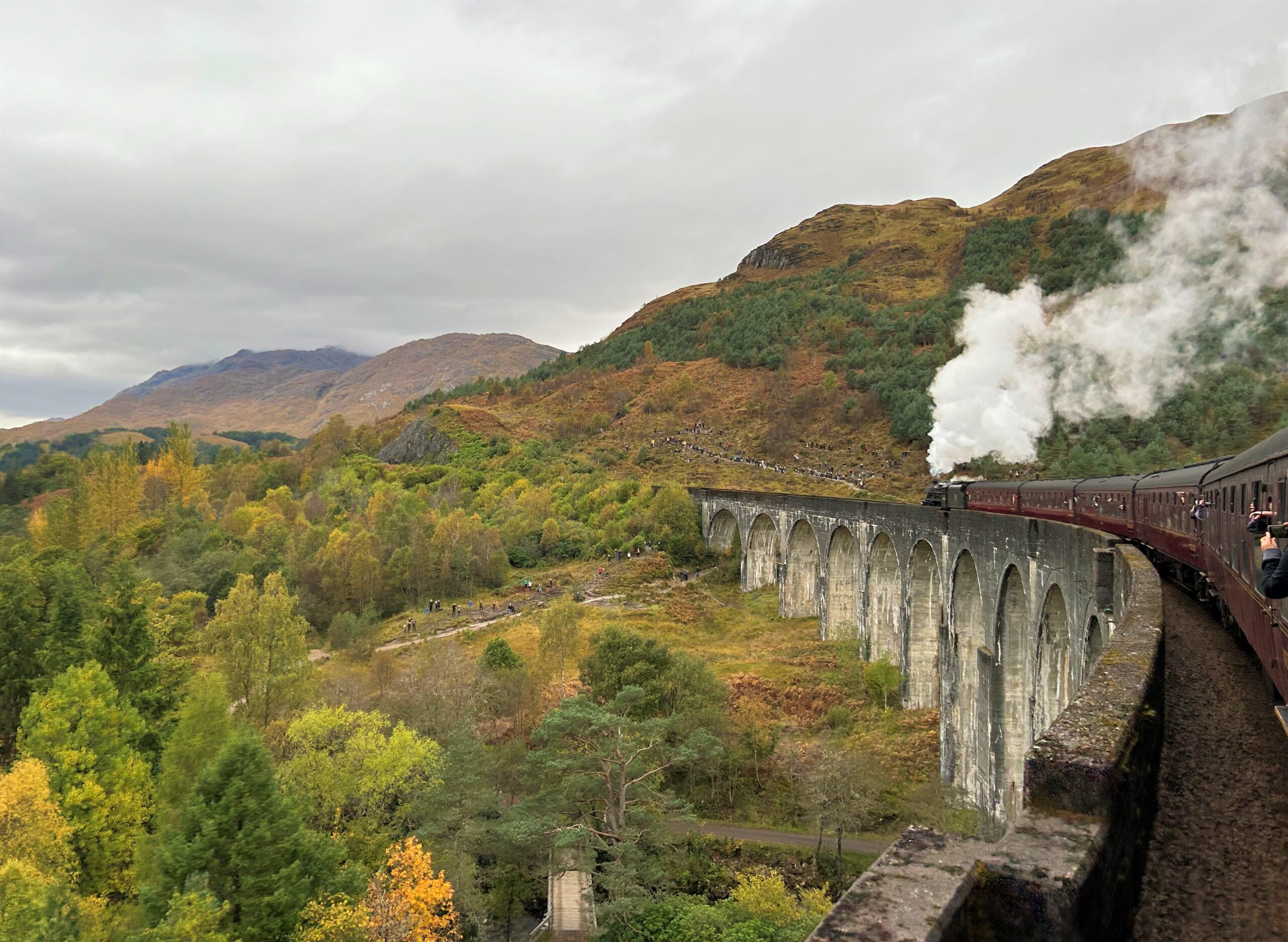 Glennfinnan_HP_Jacobitetrain_Viaducts